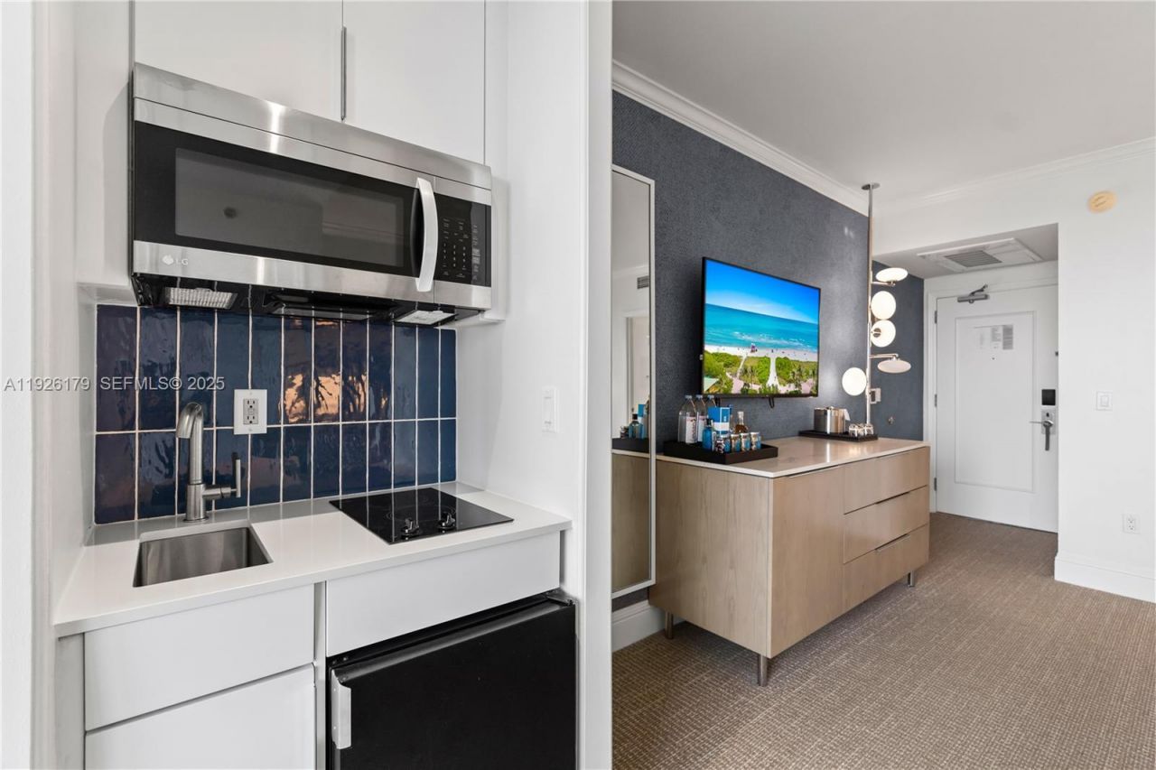 4401 Collins Ave, Unit 2517, Miami Beach, FL 33140 Photo