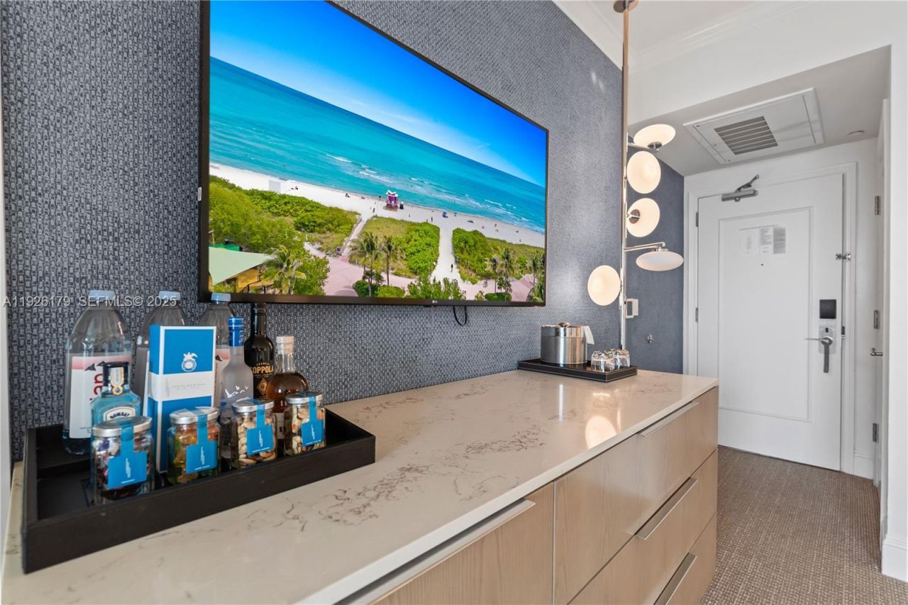 4401 Collins Ave, Unit 2517, Miami Beach, FL 33140 Photo