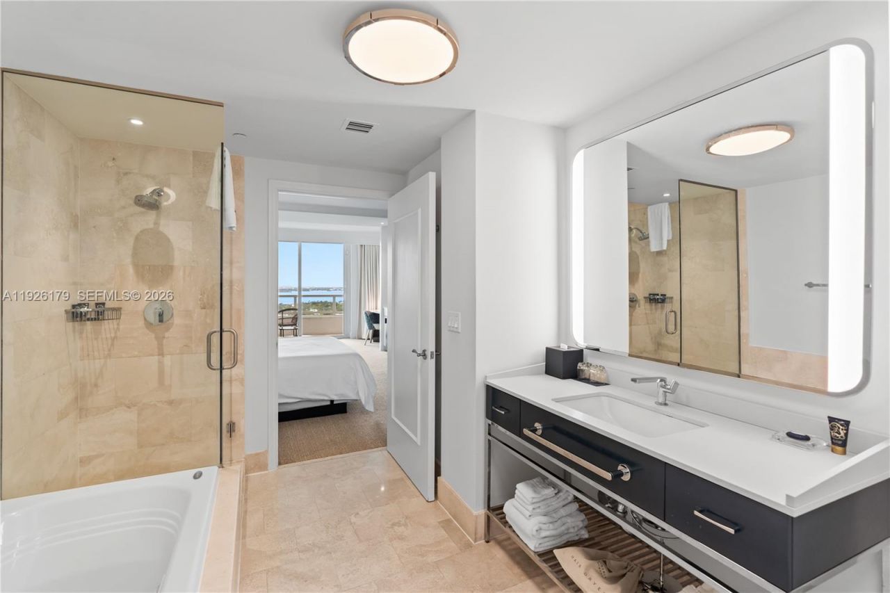 4401 Collins Ave, Unit 2517, Miami Beach, FL 33140 Photo