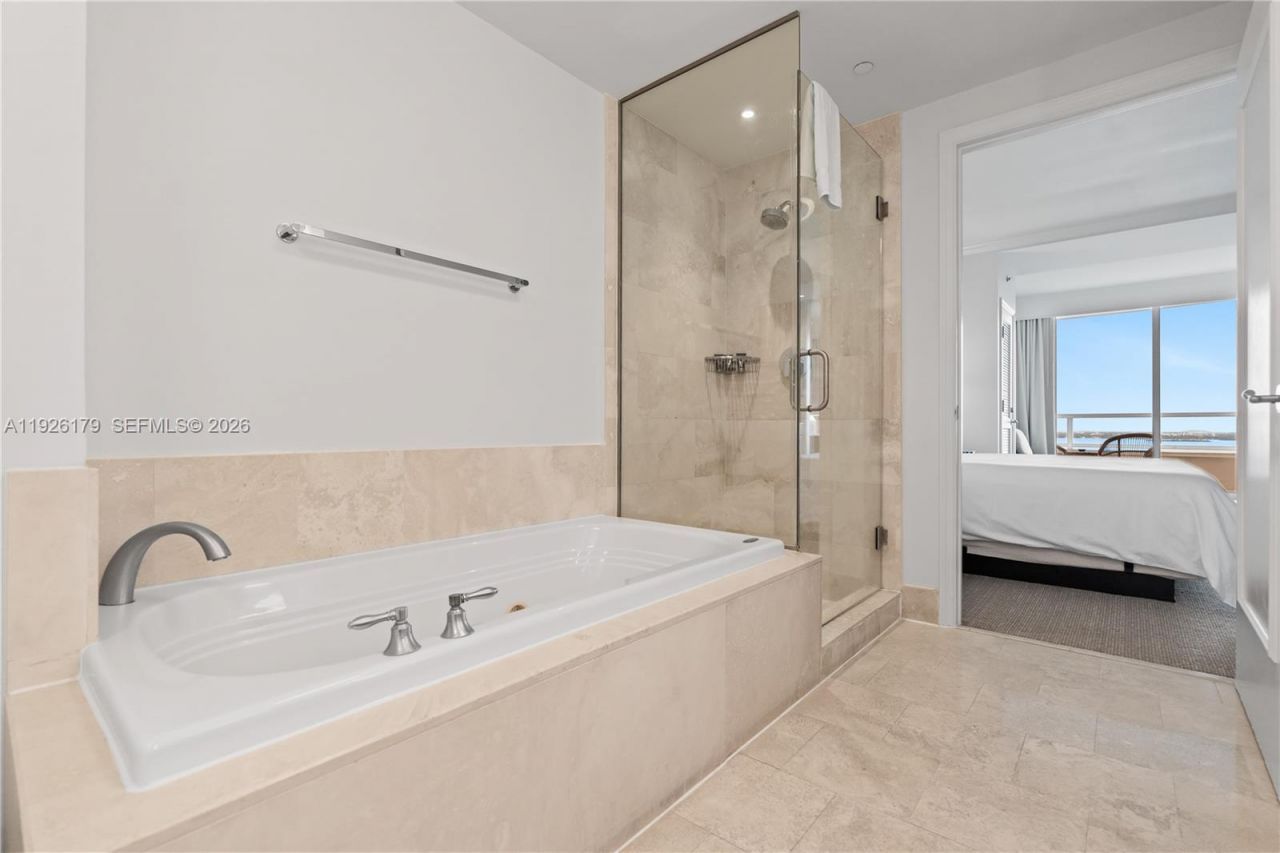 4401 Collins Ave, Unit 2517, Miami Beach, FL 33140 Photo