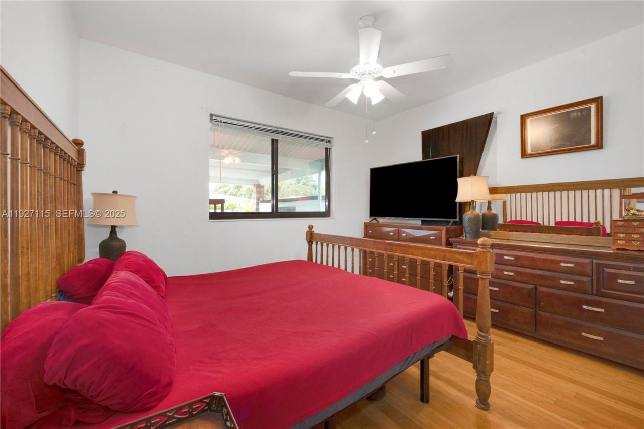 887 NE 145th St, North Miami, FL 33161 Photo