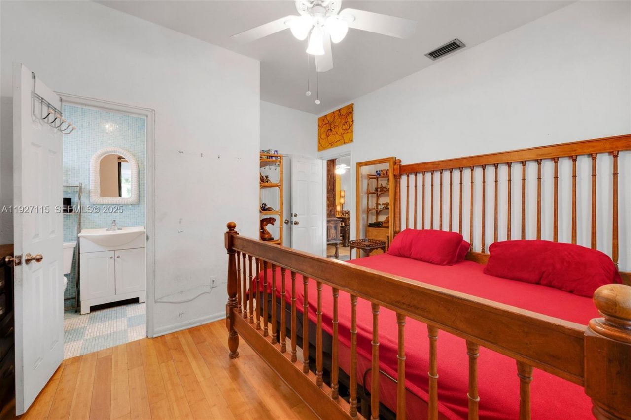 887 NE 145th St, North Miami, FL 33161 Photo