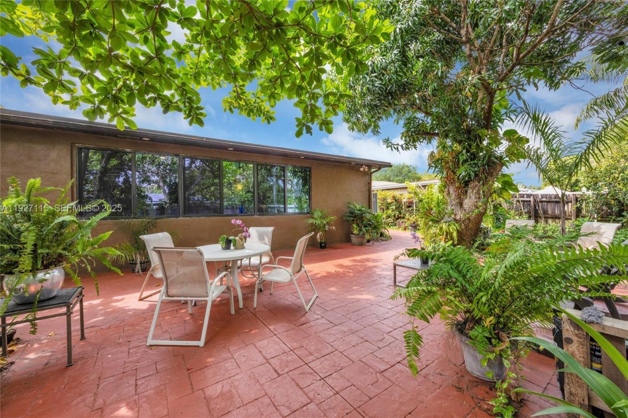 887 NE 145th St, North Miami, FL 33161 Photo