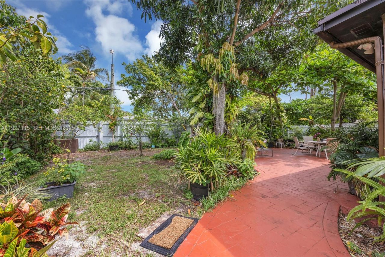 887 NE 145th St, North Miami, FL 33161 Photo