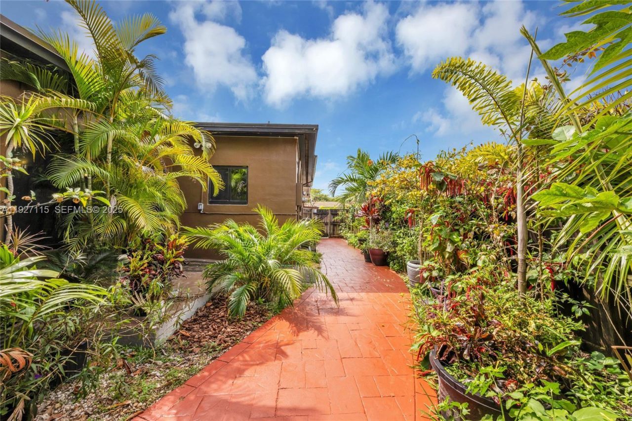 887 NE 145th St, North Miami, FL 33161 Photo