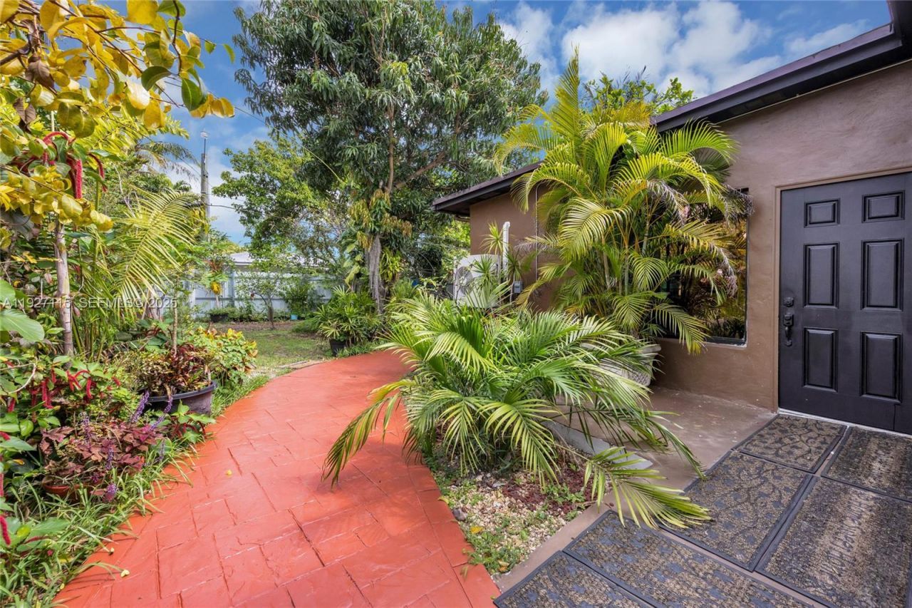 887 NE 145th St, North Miami, FL 33161 Photo