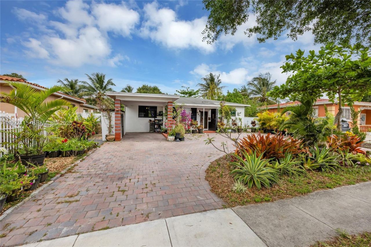 887 NE 145th St, North Miami, FL 33161 Photo