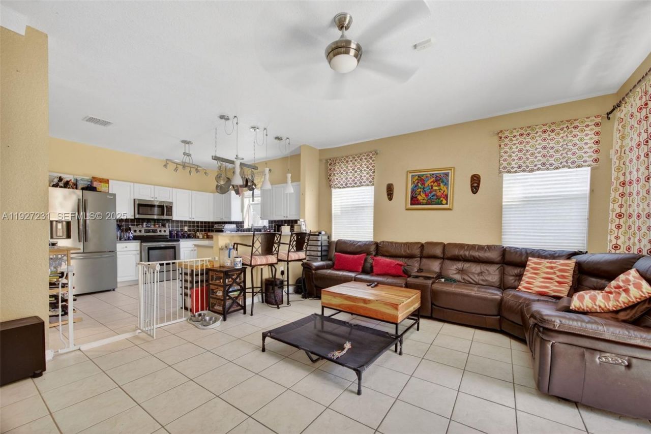 9002 SW 214th Ln, Cutler Bay, FL 33189 Photo