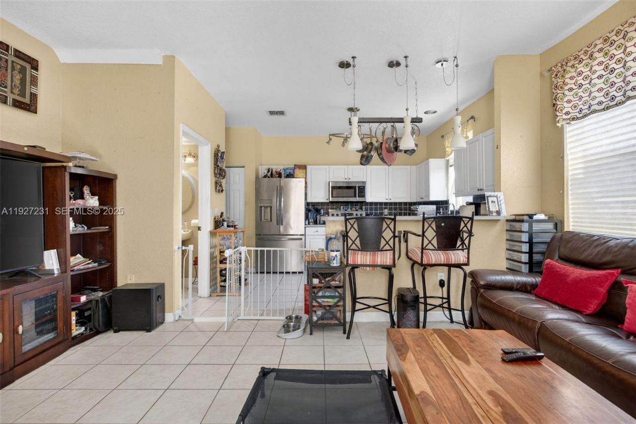 9002 SW 214th Ln, Cutler Bay, FL 33189 Photo