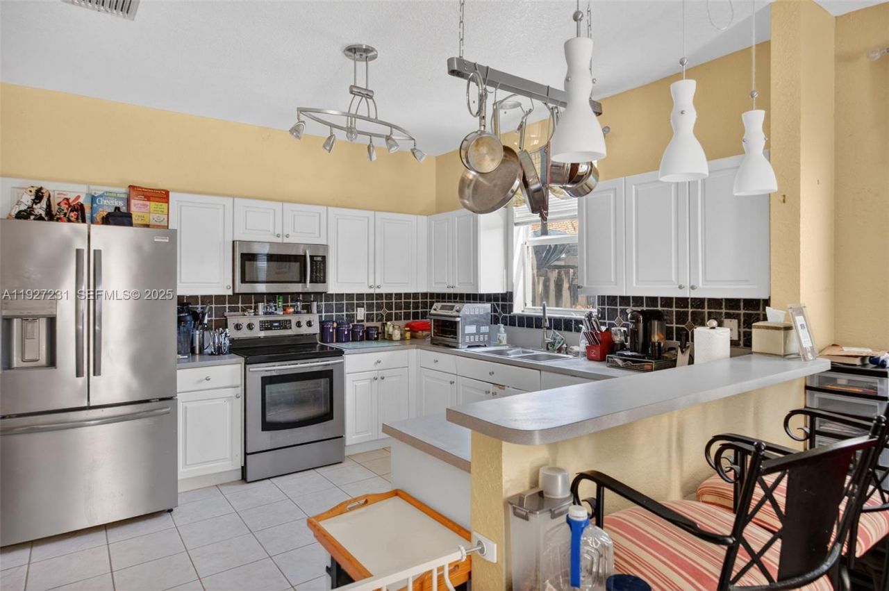 9002 SW 214th Ln, Cutler Bay, FL 33189 Photo