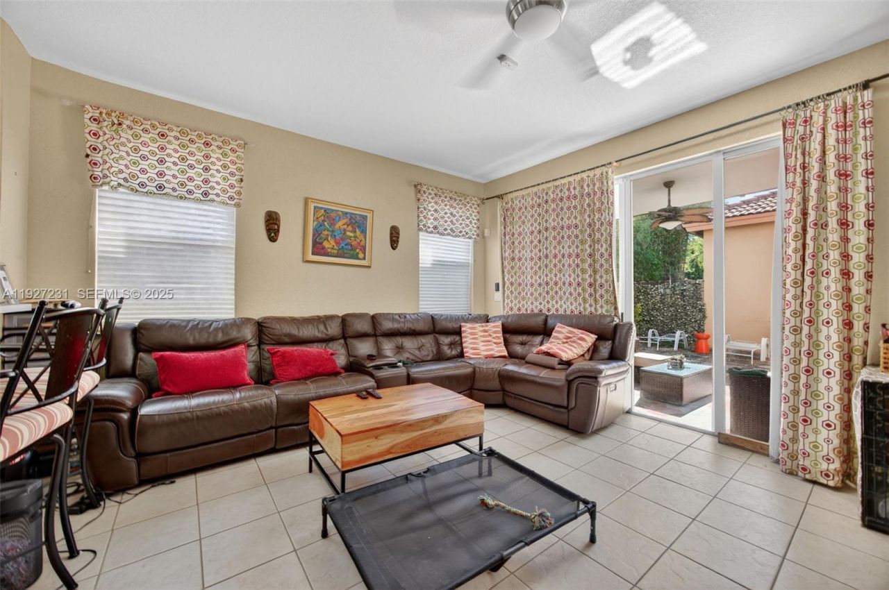 9002 SW 214th Ln, Cutler Bay, FL 33189 Photo