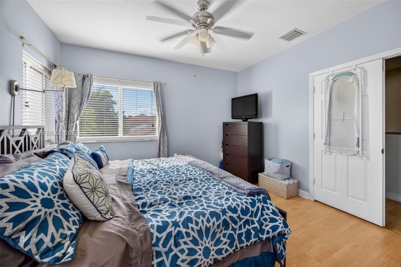 9002 SW 214th Ln, Cutler Bay, FL 33189 Photo