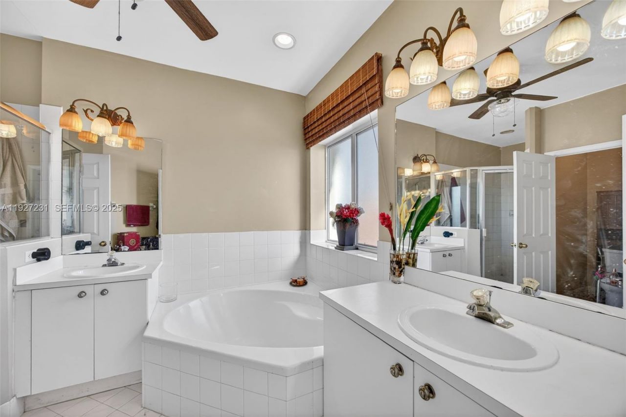 9002 SW 214th Ln, Cutler Bay, FL 33189 Photo