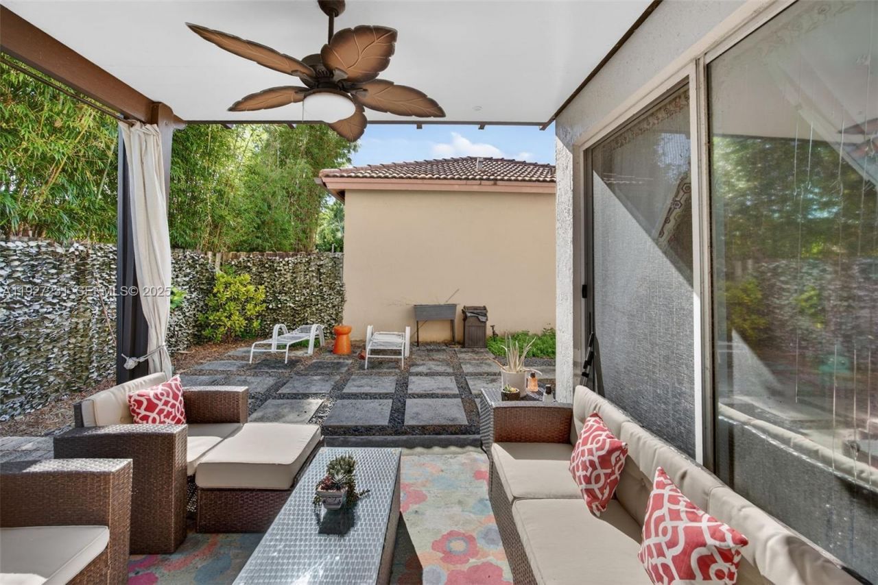 9002 SW 214th Ln, Cutler Bay, FL 33189 Photo