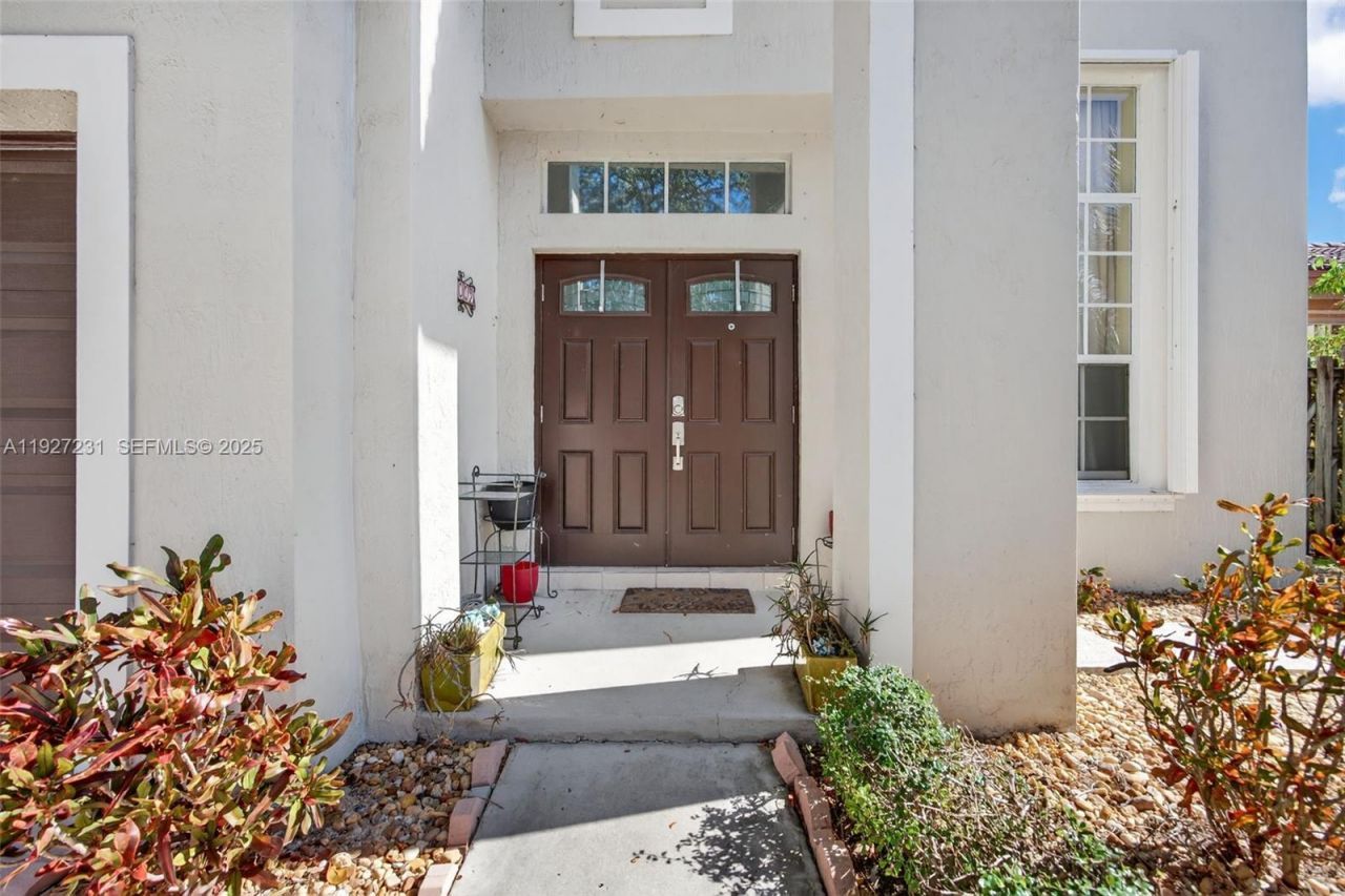 9002 SW 214th Ln, Cutler Bay, FL 33189 Photo