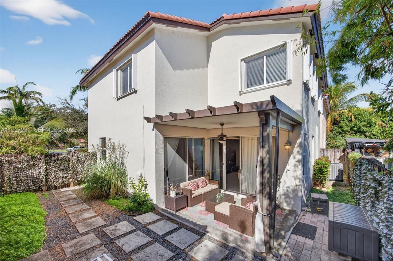 9002 SW 214th Ln, Cutler Bay, FL 33189 Photo