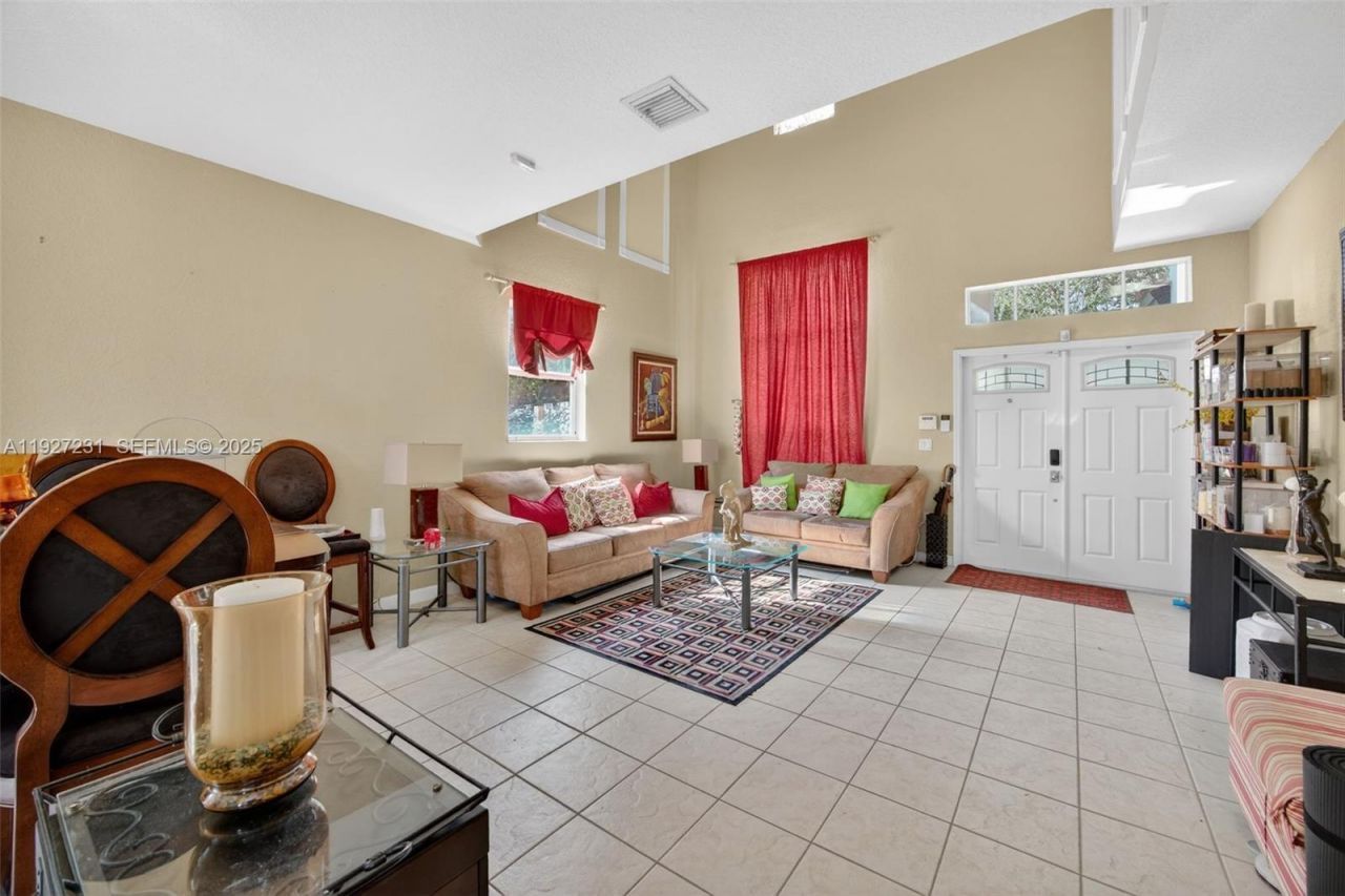 9002 SW 214th Ln, Cutler Bay, FL 33189 Photo