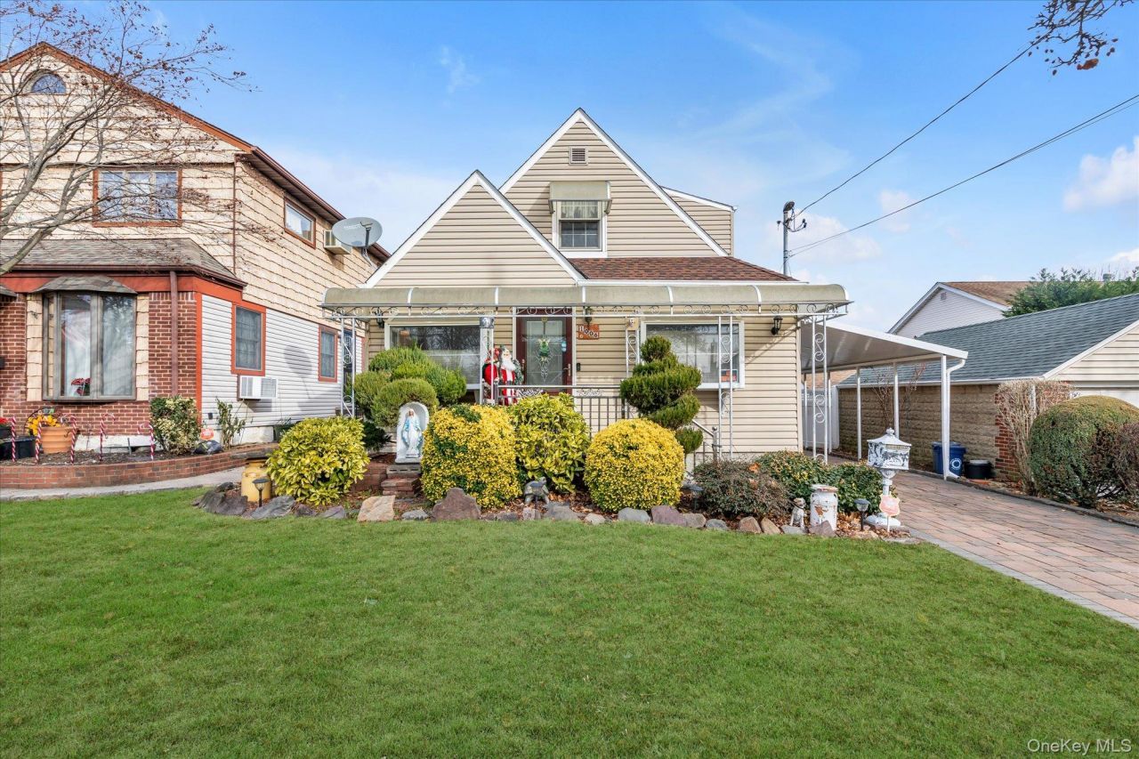 1006 N 7th Street, New Hyde Park, NY 11040 Main Photo