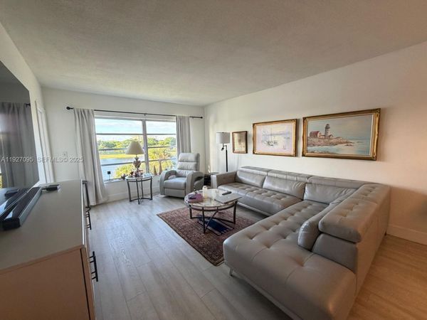 2801 N Palm Aire Dr, Unit 405, Pompano Beach, FL 33069