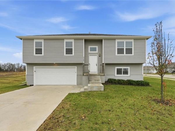21295 W 218th Terrace, Spring Hill, KS 66083