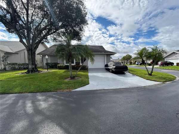 5275 Tiffany Anne Cir, West Palm Beach, FL 33417