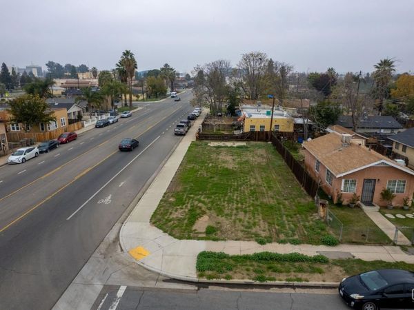 830 9th Street, Bakersfield, CA 93304