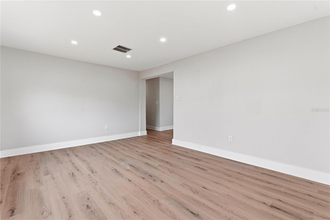 2516 W Kirby Street, Tampa, FL 33614 Photo