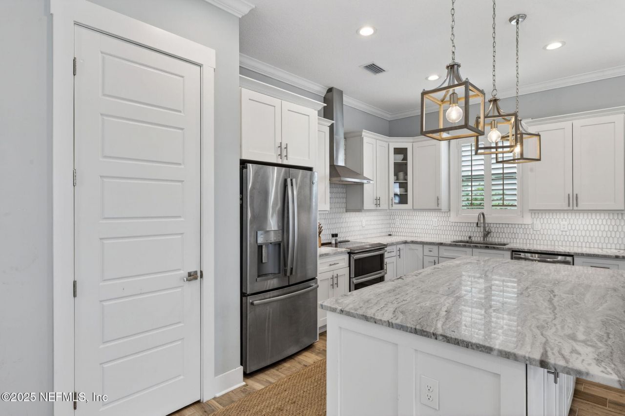 230 Davis Street, Neptune Beach, FL 32266 Photo