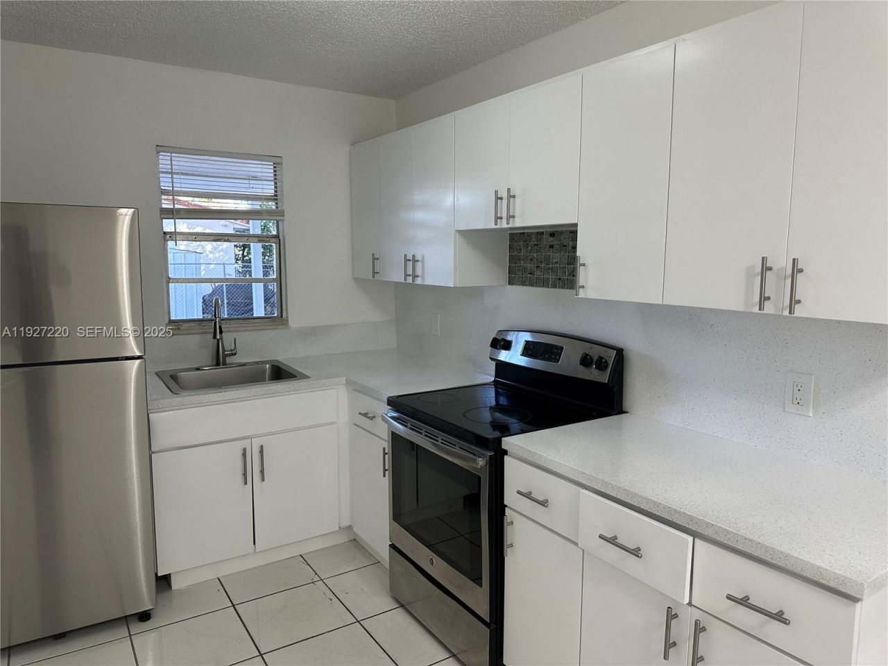 1920 NW 4th St, Unit B, Miami, FL 33125 Photo