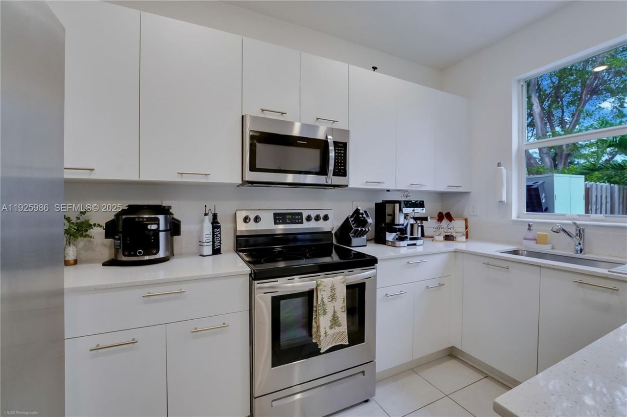 12453 NW 23rd Ct, Miami, FL 33167 Photo