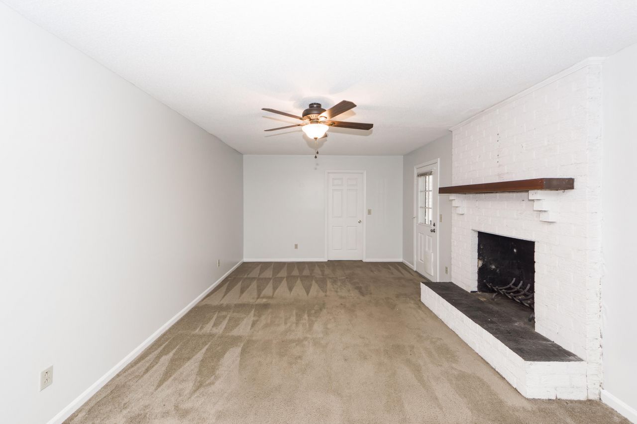 305 Chessington Circle Photo 10