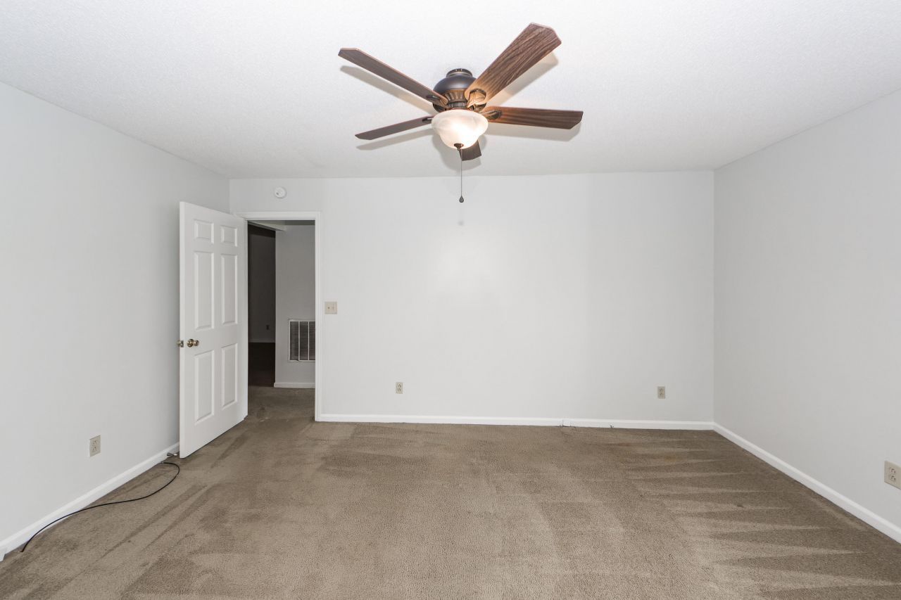 305 Chessington Circle Photo 16