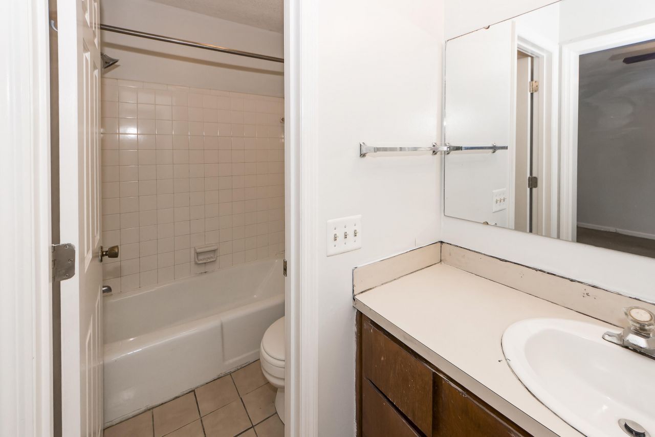 305 Chessington Circle Photo 17