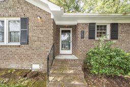 305 Chessington Circle photo 4