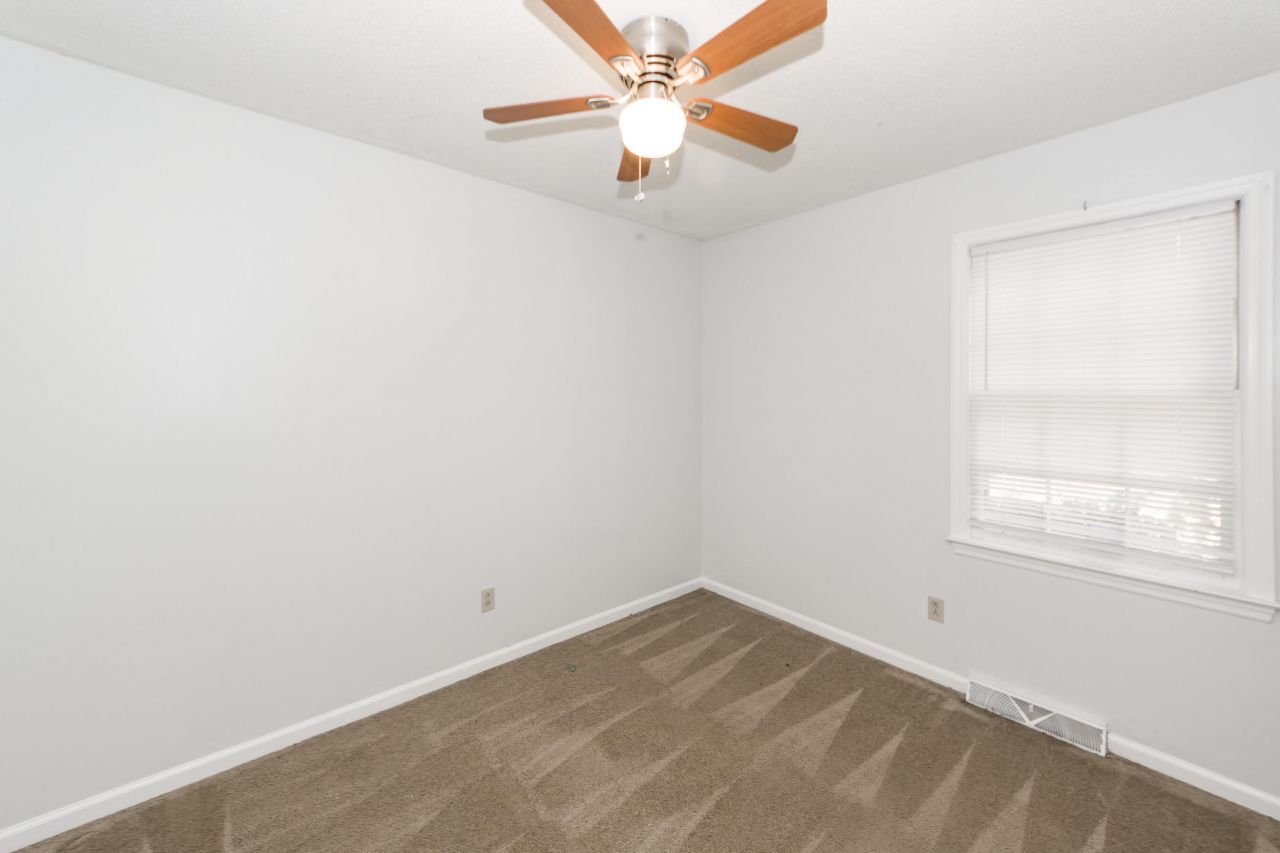 305 Chessington Circle Photo 23