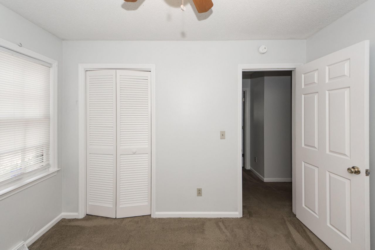 305 Chessington Circle Photo 24