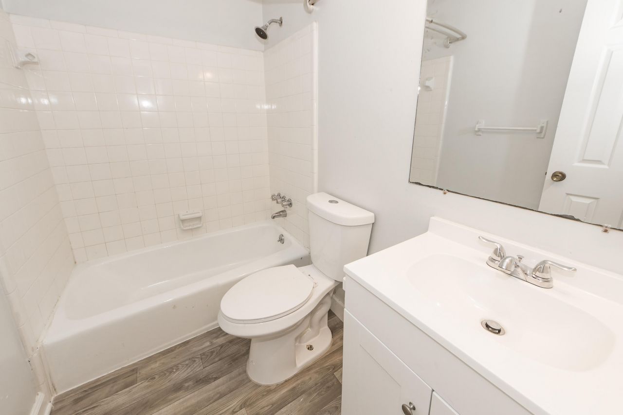 305 Chessington Circle Photo 26