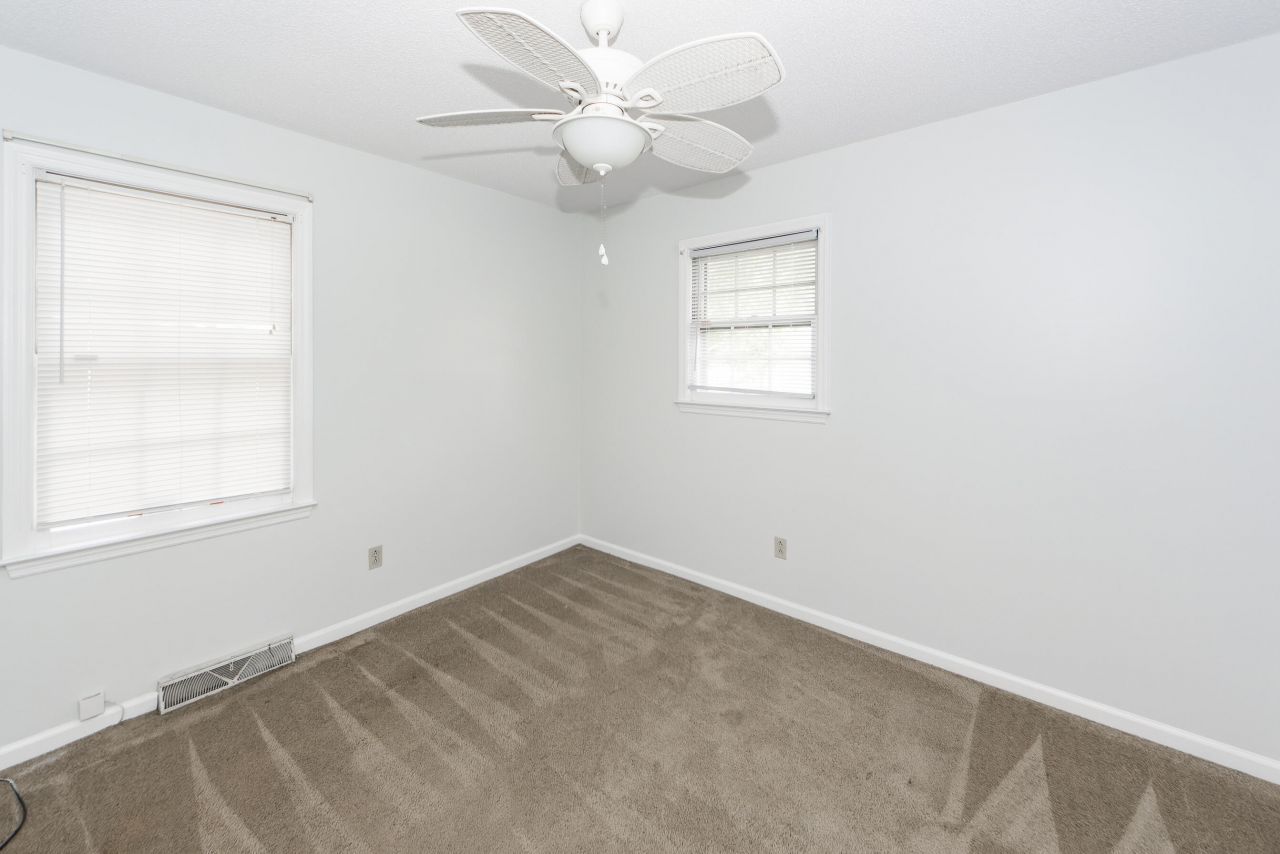 305 Chessington Circle Photo 27