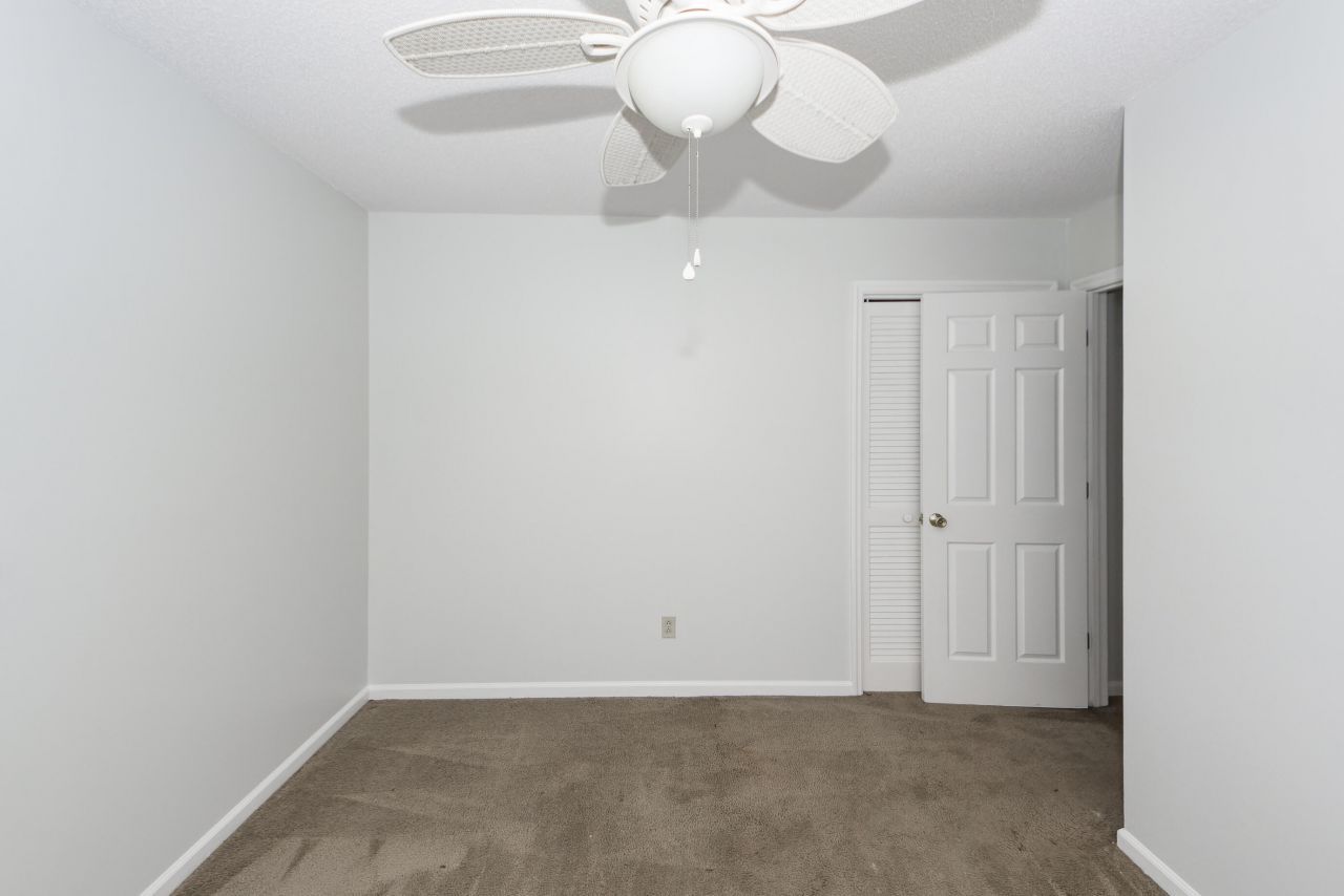 305 Chessington Circle Photo 28