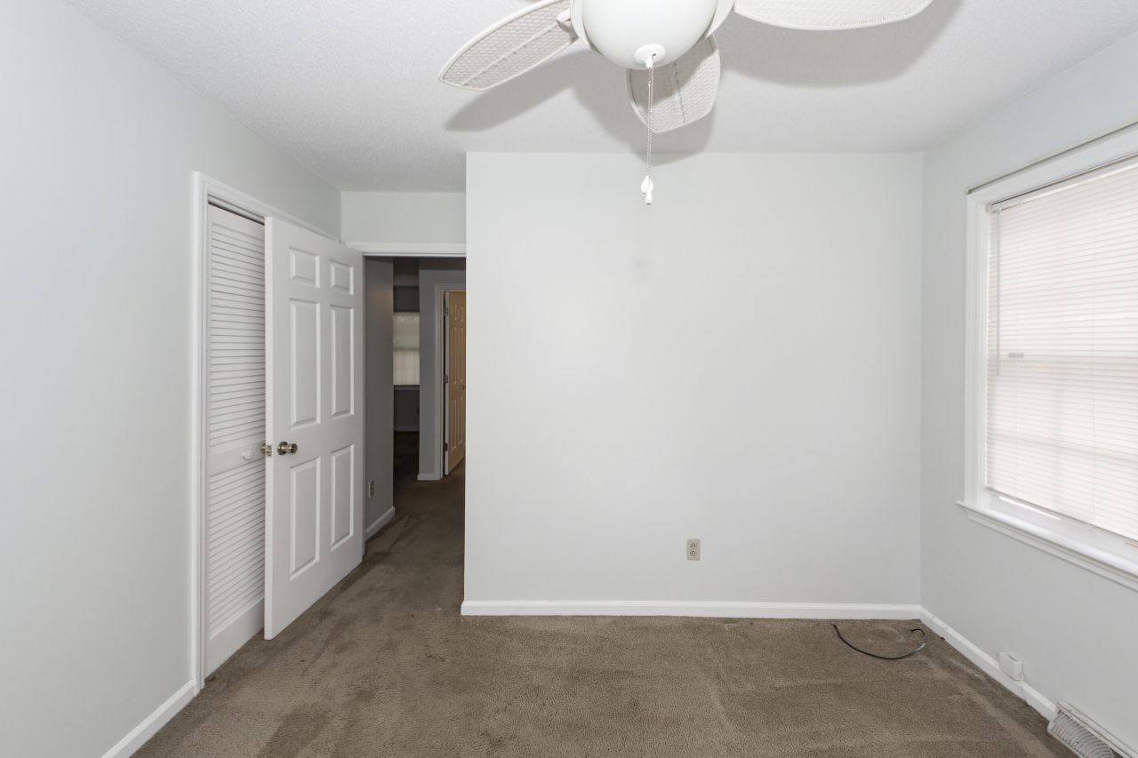 305 Chessington Circle Photo 29