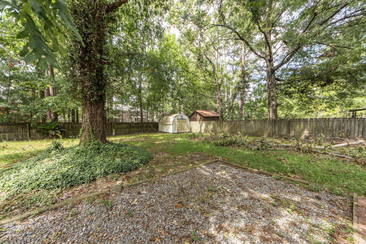 305 Chessington Circle Photo 33