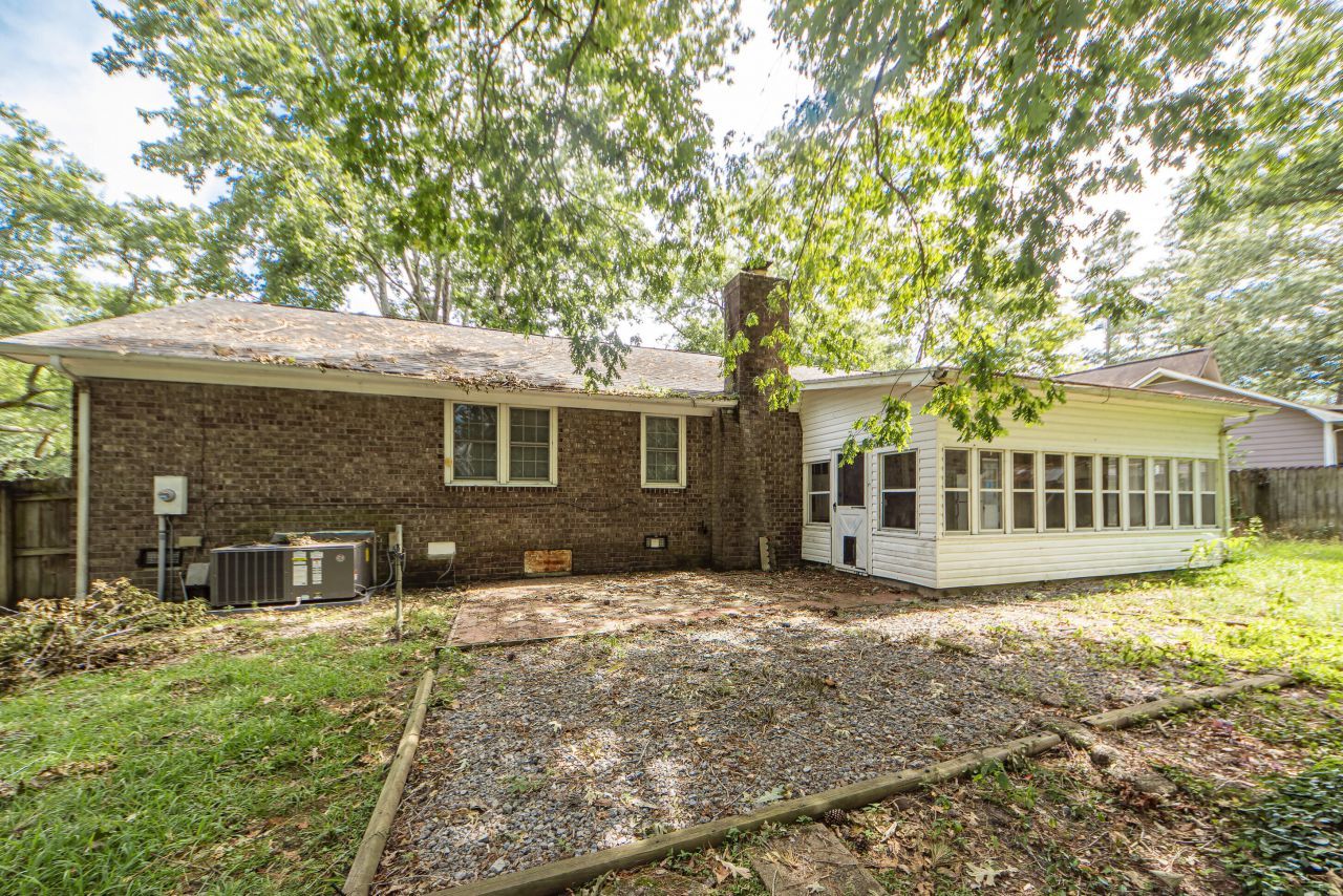 305 Chessington Circle Photo 34