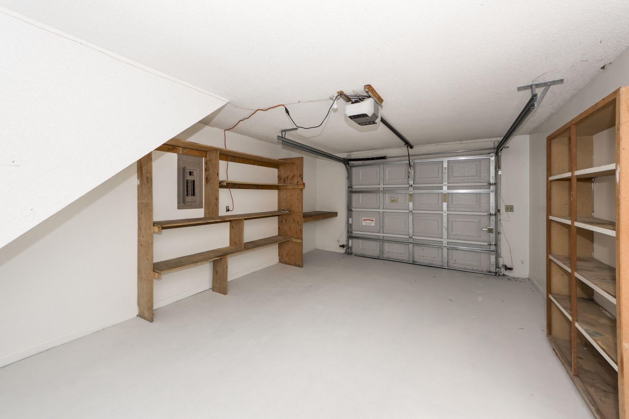 305 Chessington Circle Photo 35