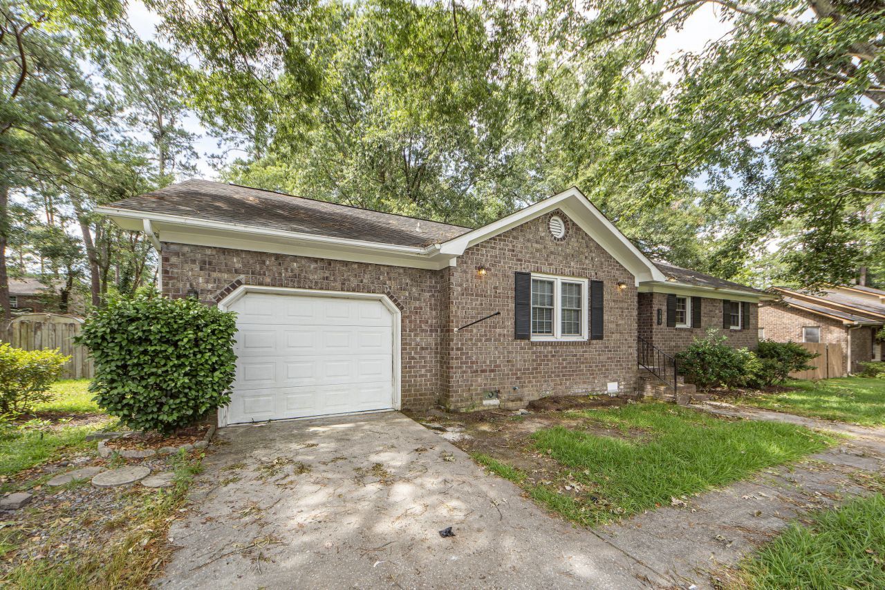 305 Chessington Circle Photo 36