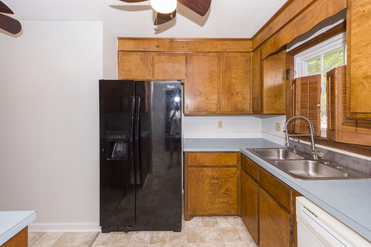 305 Chessington Circle Photo 4