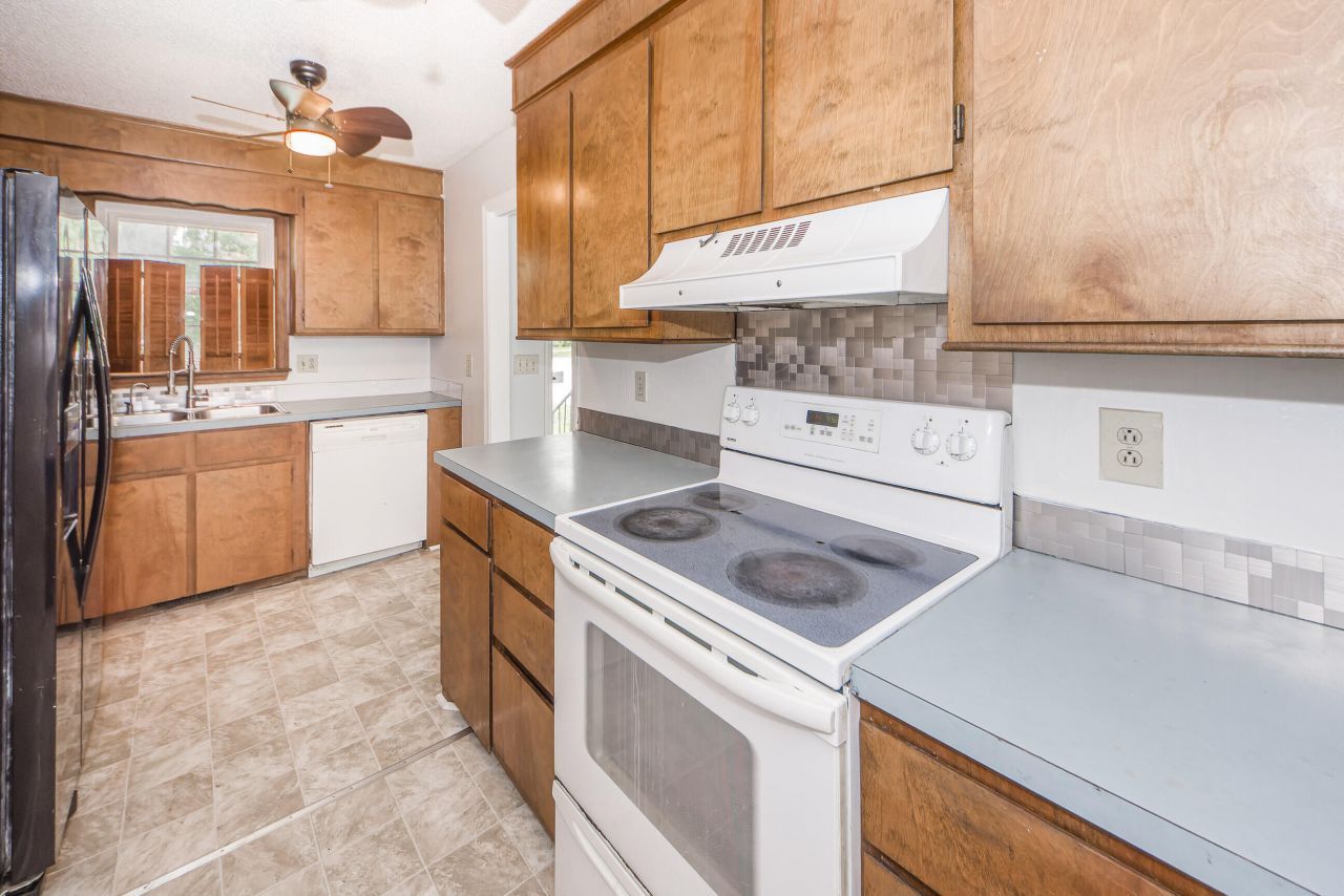 305 Chessington Circle Photo 6