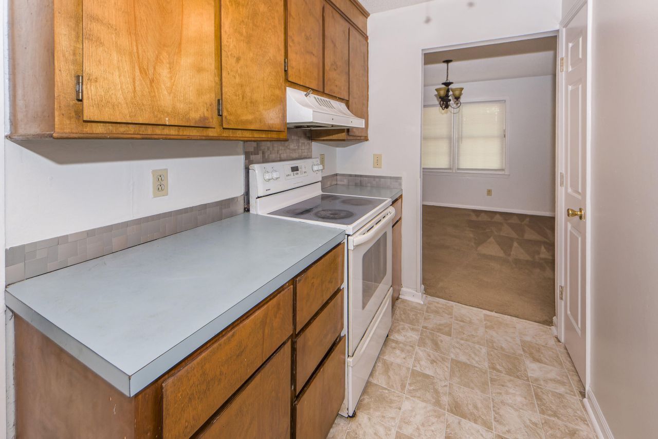 305 Chessington Circle Photo 7