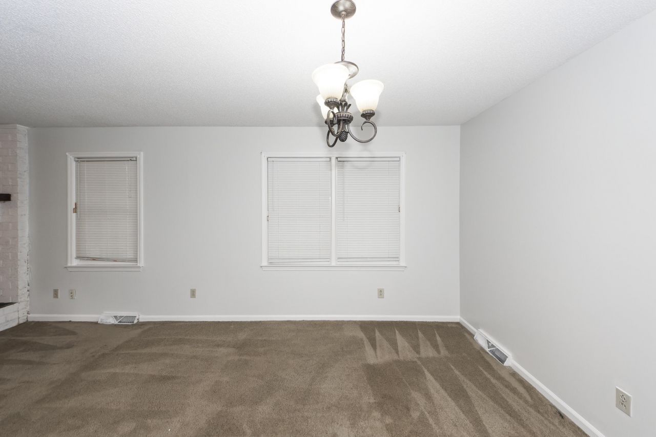 305 Chessington Circle Photo 8