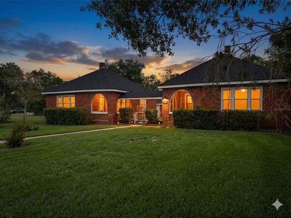 425 E SESSOMS AVENUE, LAKE WALES, FL 33853