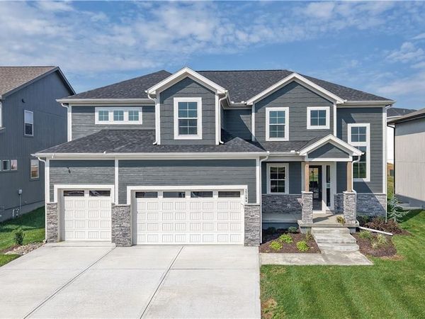 17174 S Heatherwood Street, Olathe, KS 66062